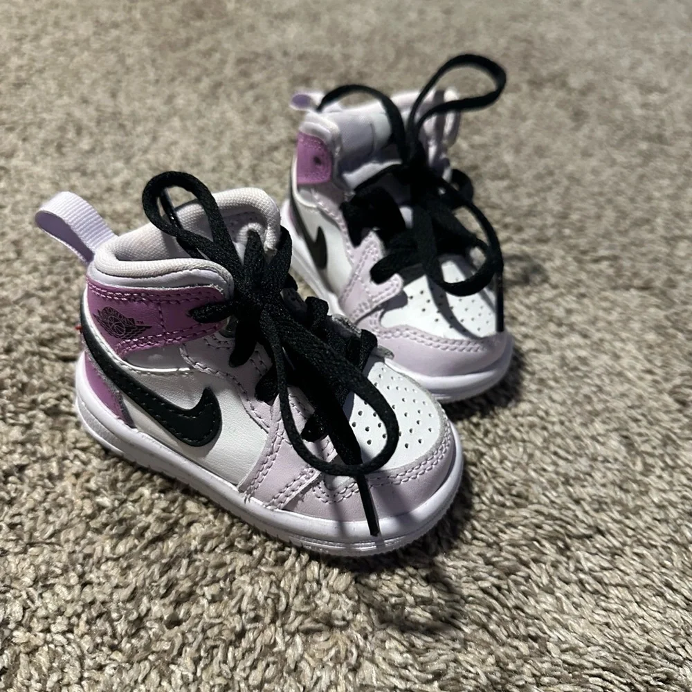 Nike Infant High-Top Sneakers - Picture 1 of 6